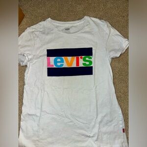 Levi’s women’s small tee